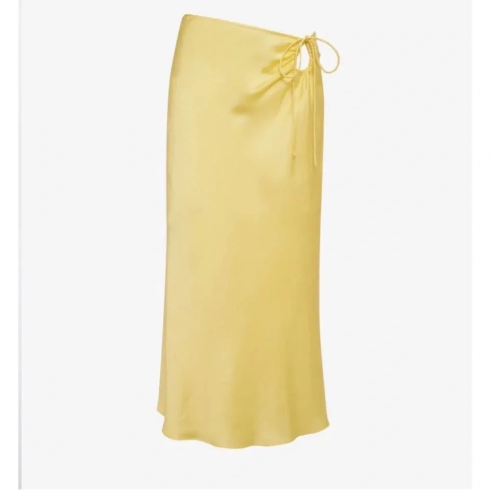 Rumored yellow satin mini skirt XS - Picture 5 of 6